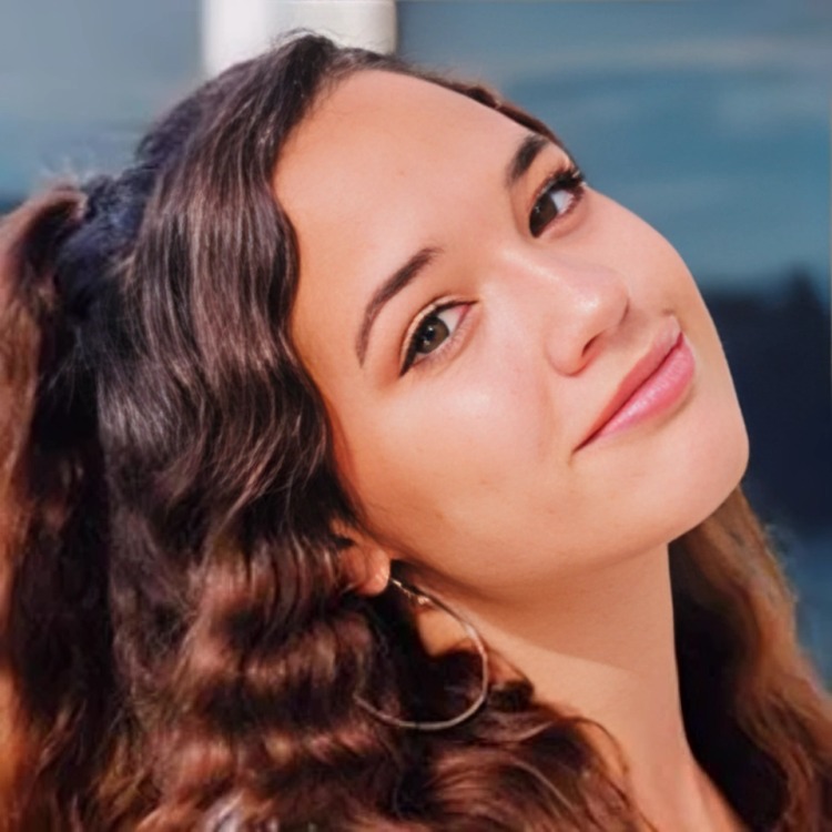 Sofia Gomez: Discover the Rising Star in the Music World